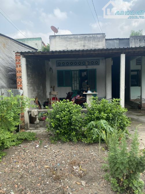 bán gấp nhà 2 mặt tiền ở xã Phạm Văn Cội, huyện Củ Chi  DT 225,5 m2 giá chỉ 700 triệu