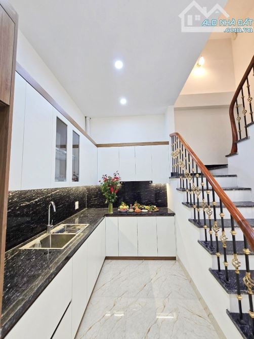 Nhà Phố Ao Sen sầm uất rộng 40m nhà 4 tầng mặt tiền 4m, ô tô tải tránh