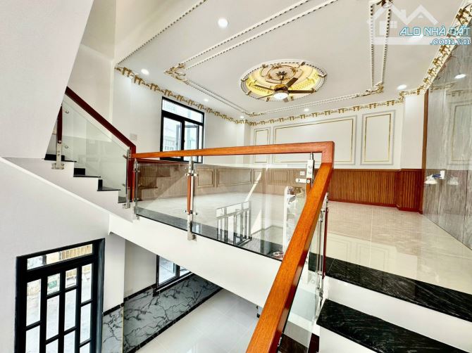 Bán Nhà Phố Cao Cấp P.Tam Hoà gần Nhà Thờ Giáo Xứ Trinh Vương ra Bệnh Viện Đồng Nai 3 phút - 5
