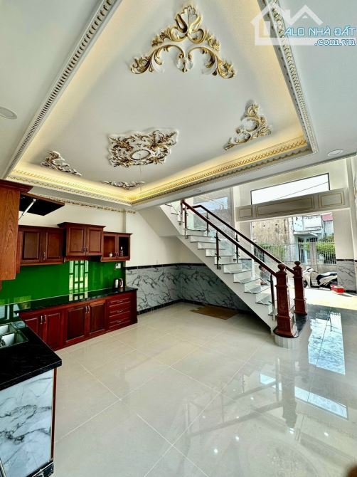 Bán Nhà Phố Cao Cấp P.Tam Hoà gần Nhà Thờ Giáo Xứ Trinh Vương ra Bệnh Viện Đồng Nai 3 phút - 6