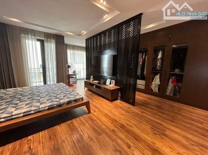 Siêu Phẩm! Bán nhà ngõ 1194 Láng, thông, ô tô tránh, KD Vip, 3 thoáng, 125m2 5T MT 7.5m - 6