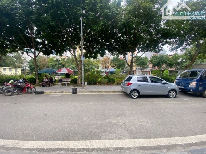Bán đất Tái Định Cư Phố Trạm 100m2, mặt tiền 5.3m, giá chào 19.9tỷ.