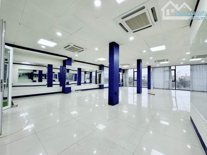 Cho thuê nhà rộng hơn 700m2 mặt tiền đường Nguyễn Văn Cừ ND gần Đại học Y Dược - 1