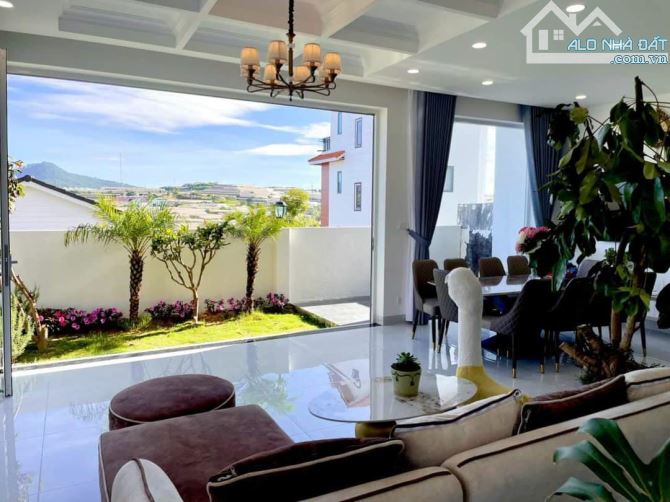 Cần bán villa Trịnh Hoài Đức, phường 11, tp Đà Lạt. Ở kết hợp kinh foanh. 8phog. 14ti5 - 4