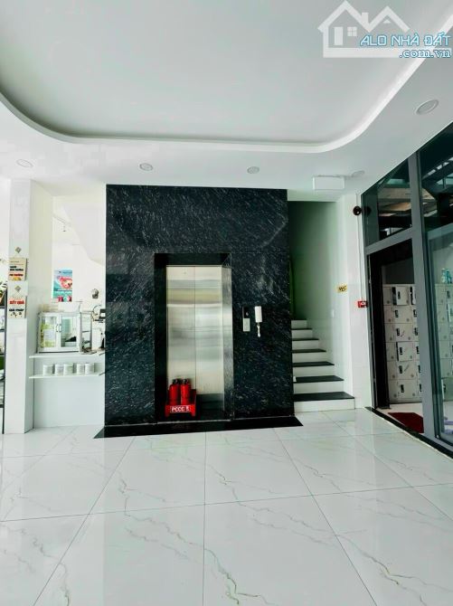 Hot-Tòa nhà mặt tiền 6 tầng- hầm + thang máy kế Vincom Thủ Đức-Hoàng Diệu 2 thu nhập 100tr - 5