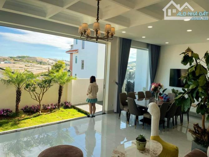 Cần bán villa Trịnh Hoài Đức, phường 11, tp Đà Lạt. Ở kết hợp kinh foanh. 8phog. 14ti5 - 9