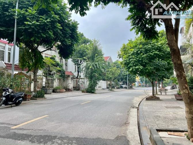 BIỆT THỰ LINH ĐÀM- HOÀNG MAI DT210M, 5 TẦNG THANG MÁY, GIÁ 39TỶ. VIEW CÔNG VIÊN KD ĐỈNH