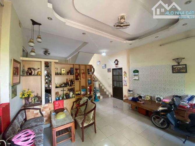 Bán Biệt thự mini 2 tầng, Đường Lê Văn Việt, Dt 172m2, ngang 6.5m, Giá Chỉ 17.5 tỷ