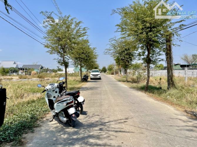 Chủ cần bán 178m2 thổ cư mặt tiền đường nhựa, gần quốc lộ 50 giá rẻ, SHR