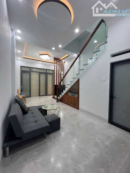 Cần bán 2 căn nhà mặt tiền đường Nguyễn Thiện Thuật - DT 41m2 , 51m2 - 1