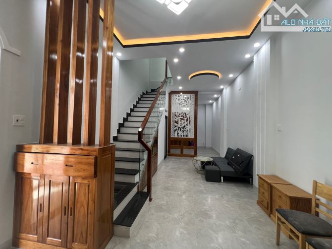 Cần bán 2 căn nhà mặt tiền đường Nguyễn Thiện Thuật - DT 41m2 , 51m2 - 2