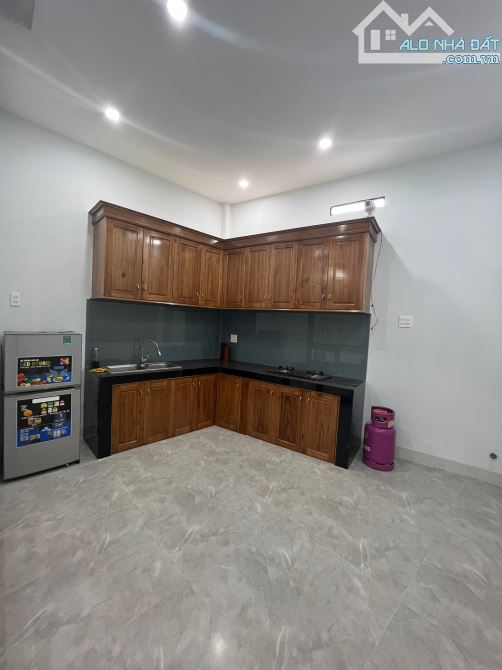 Cần bán 2 căn nhà mặt tiền đường Nguyễn Thiện Thuật - DT 41m2 , 51m2 - 3