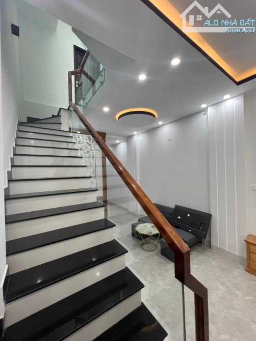 Cần bán 2 căn nhà mặt tiền đường Nguyễn Thiện Thuật - DT 41m2 , 51m2 - 4