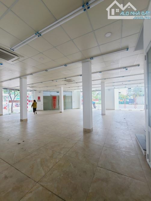 Giá thương lượng - Cho thuê nhà lô góc 4 tầng mặt tiền Phước Hải, Nha Trang, 300m2/tầng - 6