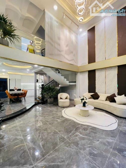 NGỘP BANK GIẢM 700 TRIỆU. KHU VIP DREAMHOME GÒ VẤP. GẦN BỜ KÊNH THAM LƯƠNG. KẾT CẤU 5 TẦNG - 9