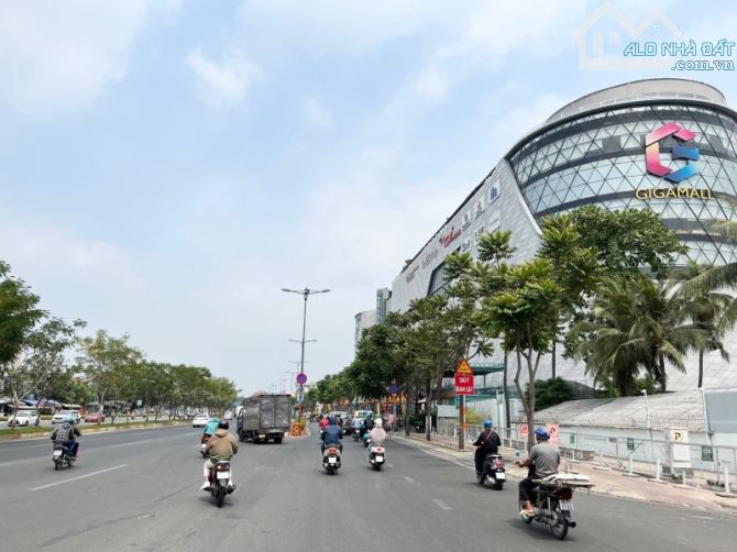 SIÊU PHẨM 5 TẦNG NGAY GIGAMALL, ÔTÔ NGỦ TRONG NHÀ , GIÁ CHỈ 8.x TỶ