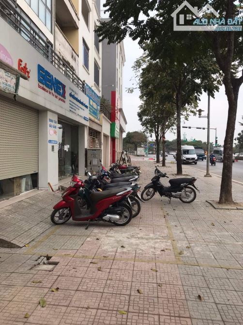 Mặt Phố Lê Trọng Tấn, Lô góc, Ngõ bên hông 2 oto tránh nhau DT 85m2 MT 8m sổ đẹp