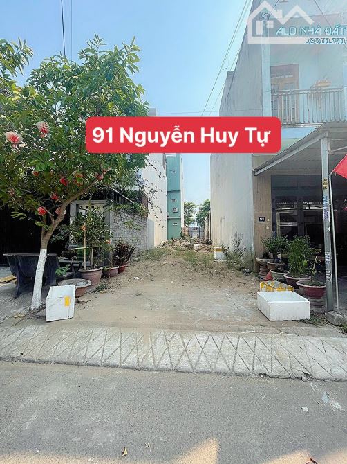 Cần bán gấp lô đất đẹp đường Nguyễn Huy Tự gần biển gần chợ và trường học