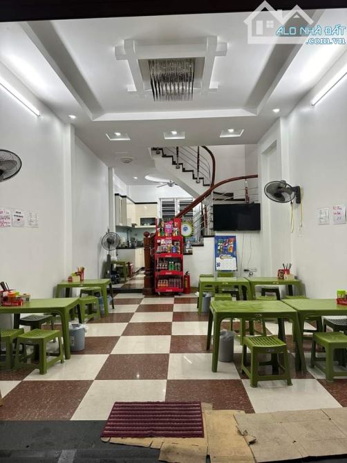Hot! Bán nhà mặt phố Hoàng Hoa Thám, vỉa hè, ô tô tránh 2 chiều, KD vip, 37m2 2T, MT 5m