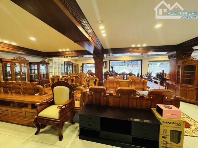 Siêu khan hiếm mặt tiền Trần Đình Xu Q.1 - 11x22m - 4 tầng - HĐT 250tr - giá 105 về 90 tỷ.