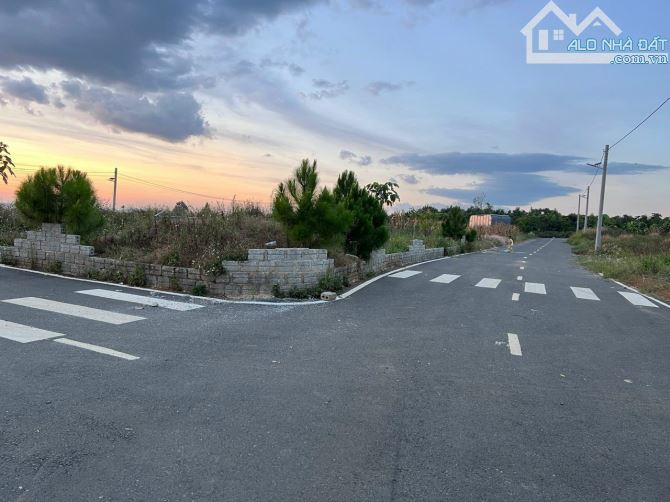 Chỉ còn 9 nền biệt thự giá rẻ Lộc An, Bảo Lộc. View đẹp, mặt tiền đường nhựa đã có thổ cư.