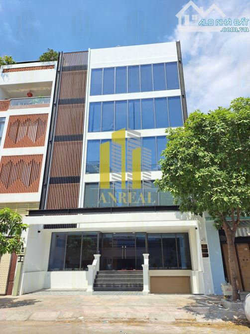 TÒA NHÀ HẦM 5 LẦU, THANG MÁY ĐẦY ĐỦ NỘI THẤT DTSD 1100M2