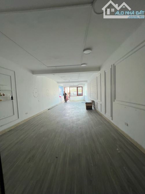 Cho thuê sàn văn phòng T5,6 MP Xuân Thủy DT 70m² giá 14tr/th 8 tầng thang máy - 1