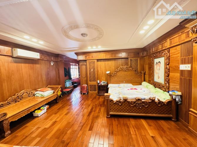 Siêu phẩm MT Nguyễn Cư Trinh Q.1 26x30m - CTXD 2 Hầm 10 tầng - HĐT 500tr giá 550 tỷ. - 2