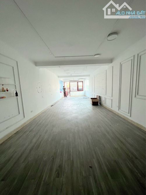 Cho thuê sàn văn phòng T5,6 MP Xuân Thủy DT 70m² giá 14tr/th 8 tầng thang máy - 2