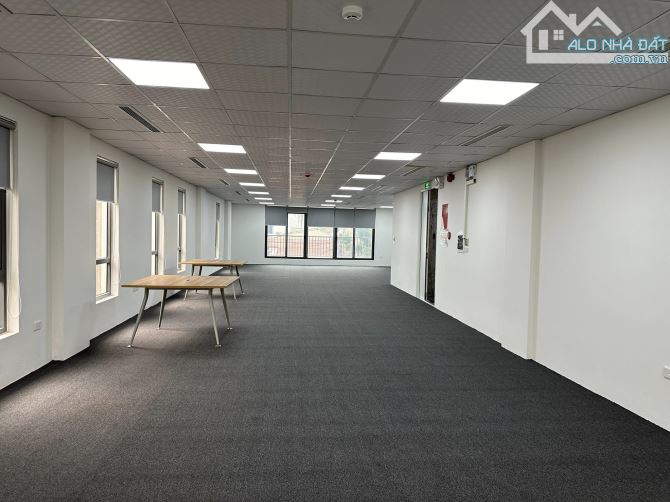 Bán Gấp Tòa Nhà Mặt Phố Nguyễn Hoàng Tôn – Tây Hồ. DT 245M2 x 10 tầng. MT 8M. - 2