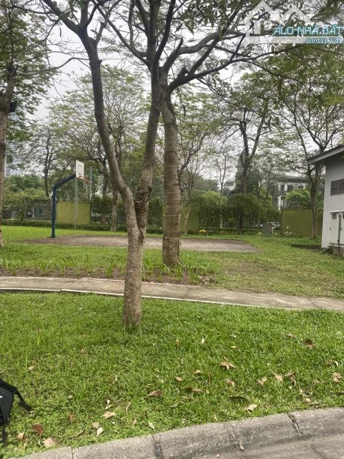 chính chủ bán biệt thự góc Gamuda dt:245m2 full nội thất cao cấp thang máy giá 50 tỷ