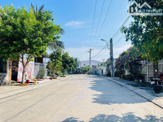Bán lô đất đẹp  đường rộng 13m , trung tâm xã Phước Đồng - 2