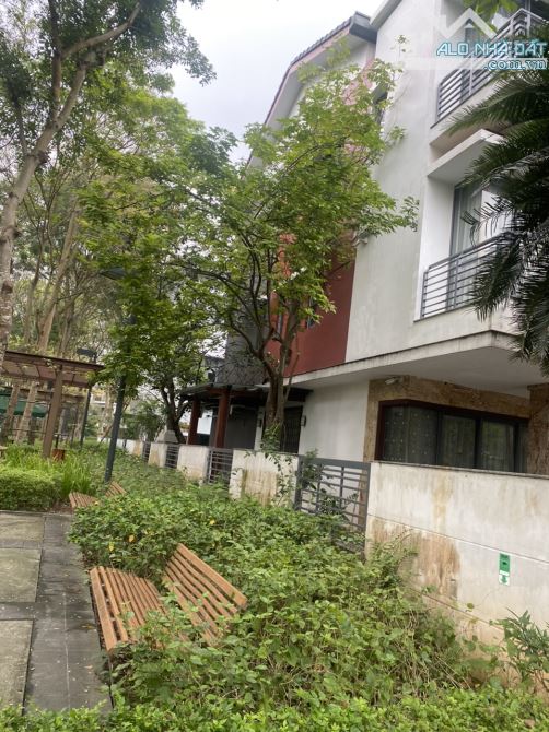 chính chủ bán biệt thự góc Gamuda dt:245m2 full nội thất cao cấp thang máy giá 50 tỷ