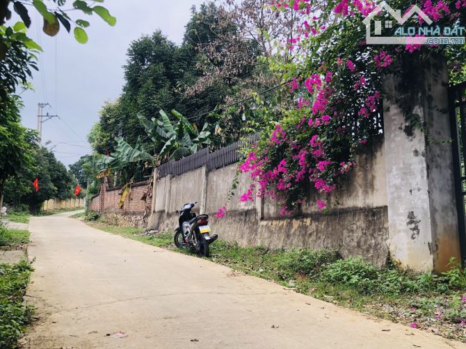 BÁN GẤP LÔ ĐẤT SẴN KHUÔN VIÊN CÓ DT 919m2 ( 100m2 ONT) CHỈ CÁCH ĐƯỜNG ĐÔNG DƯƠNG 100m - 4