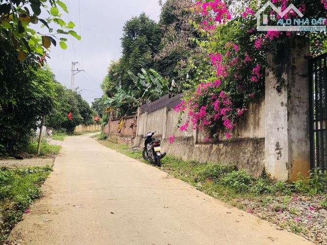 BÁN GẤP LÔ ĐẤT SẴN KHUÔN VIÊN CÓ DT 919m2 ( 100m2 ONT) CHỈ CÁCH ĐƯỜNG ĐÔNG DƯƠNG 100m - 7
