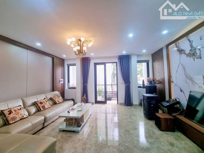 Bán nhà hoàng quốc việt 50/100m2 oto thang máy kinh doanh  16,9 tỷ - 1