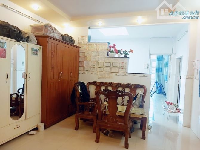 **NHÀ HẺM NHỰA 6M - 1 CĂN RA MẶT TIỀN - PHƯỜNG 4 QUẬN 8 - 79M2 - CHỈ 4 T.Ỷ 600** - 2