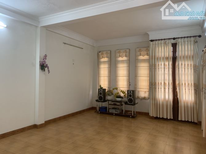 Bán nhà 3 tầng kiên cố mặt tiền Lê Trung Đình, 250m2 Sàn, công năng đầy đủ - 4