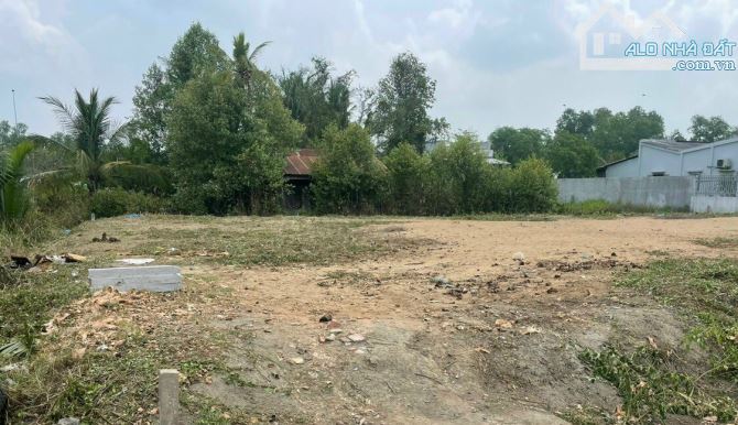 Chủ cần bán lô đất 677m2, đường xe hới tới đất, thích hợp làm biệt thự vườn, giá rẻ, SHR