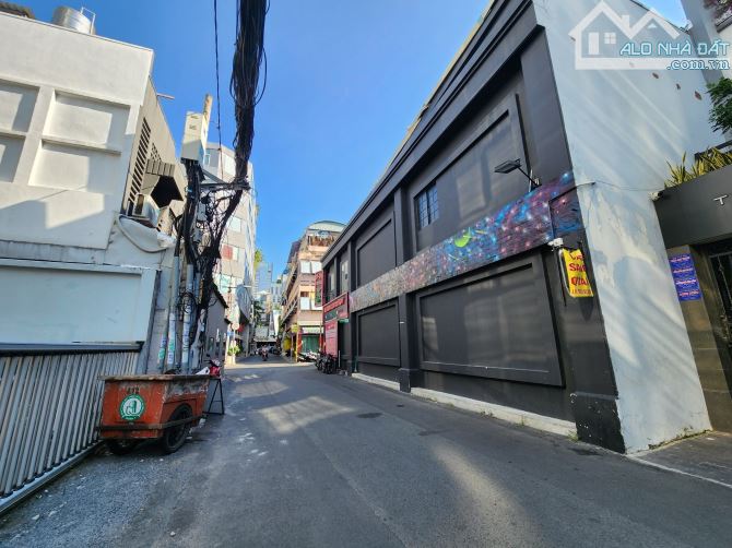 Bán MT Phan Tôn Quận 1( 8x26m) Trệt 2 Lầu chỉ 300tr/m2 quá rẻ - 1