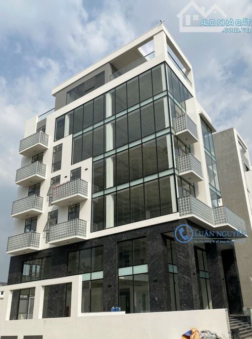 Cho thuê Tòa nhà 2 mặt tiền Đảo Kim Cương Trung tâm Quận_2 Hầm 7 tầng nổi 1700 m²