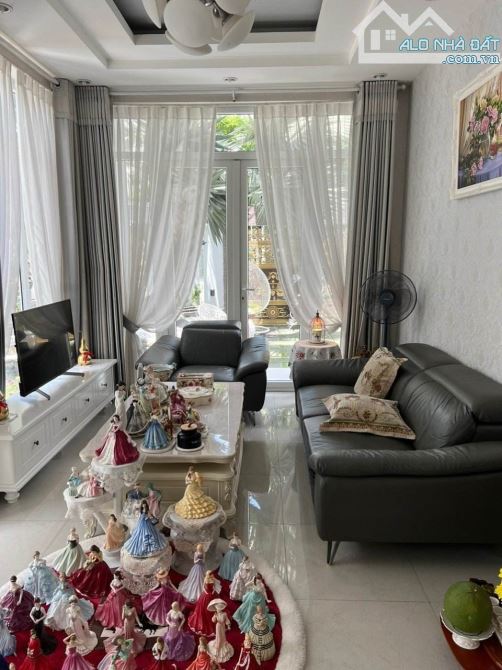 Bán GẤP Biệt thự 3 tầng 15x25m Khu Vip Hà Huy Giáp, Quận 12 ngay KDL Bến Xưa giá 20,5Tỷ - 1