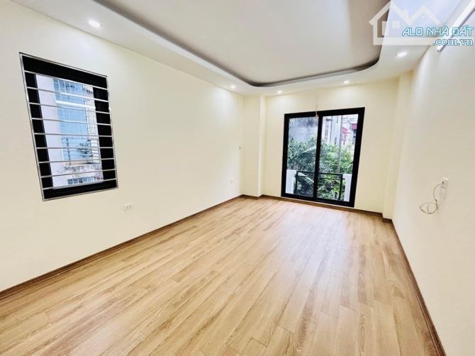 Bán Nhà Nguyễn Khoái, Nhà Mới Tinh, 32m2, 5 Tầng, 3.6 Tỷ, Ngõ Nông, Gần Phố - 1