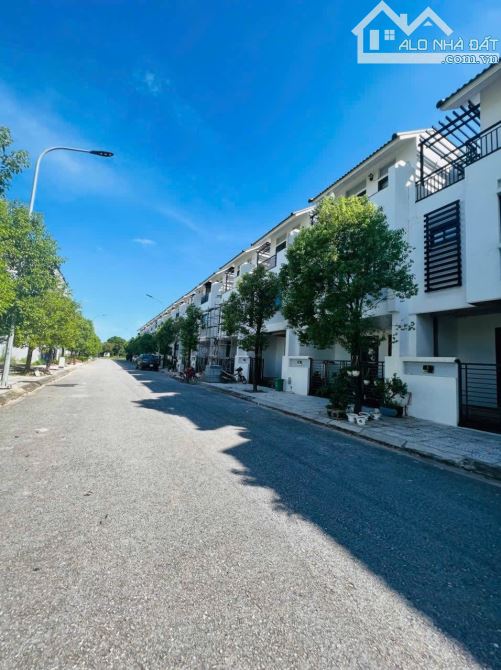 Chào bán góc 30LK17 Quang Minh siêu đẹp lô góc Liền kề đầu dãy LK17 tại Khu Đô Thị Xanh