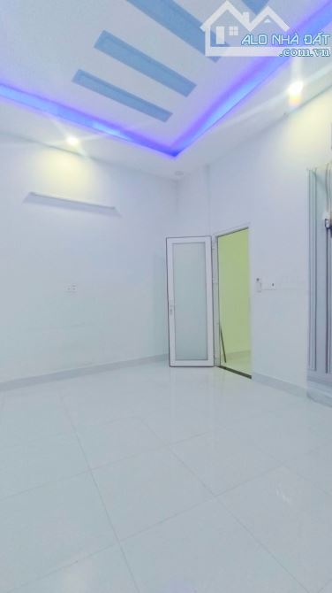 Chị chín về quê bán gấp nhà Bùi Quang Là P.12 Gò Vấp ngang 5,5m 2 tầng giá 3tỷ25 - 3