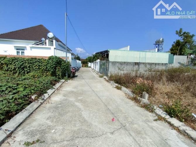 Bán đất Diên Lạc thôn Trường Lạc đường Bến Cát - cách Tỉnh Lộ 2 chợ Diên Lạc chỉ hơn 200m