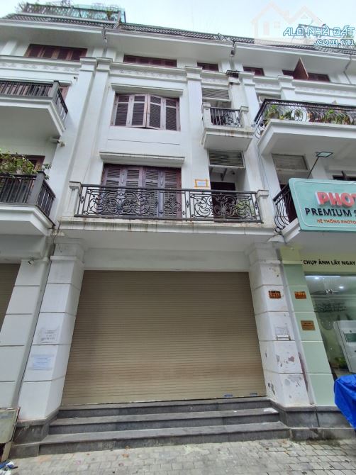 Cho thuê nhà nguyên căn đẹp tại Hàm Nghi. Diện tích 100m2 x 4.5 tầng thông sàn