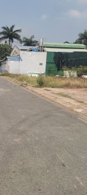 Bán đất ở 11*17m. Gần ngã 4 Hóc Môn. Và gần 2 Trường học