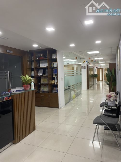 Cho thuê văn phòng 25T2 Hoàng Đạo Thúy; 270m2 giá rẻ nhất khu vực; full nội thất - 10