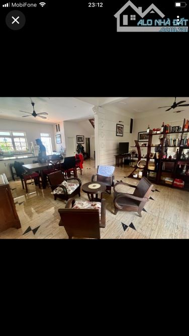 Cần bán gấp Biệt thự 2 tầng- diện tích khủng 474m2- ngang rộng 18m- đang cho khách nước ng - 1